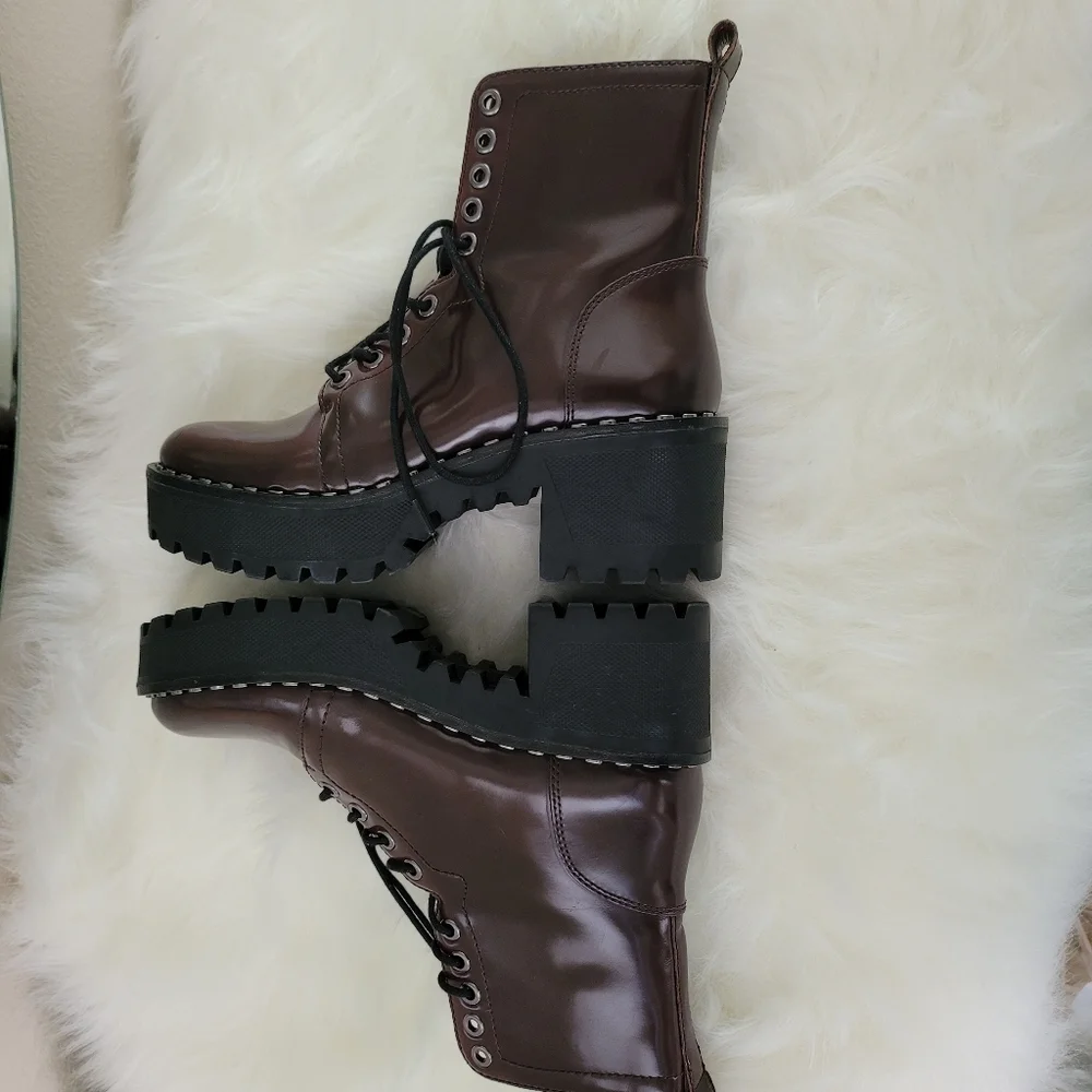 Boots - Picture 3 of 5